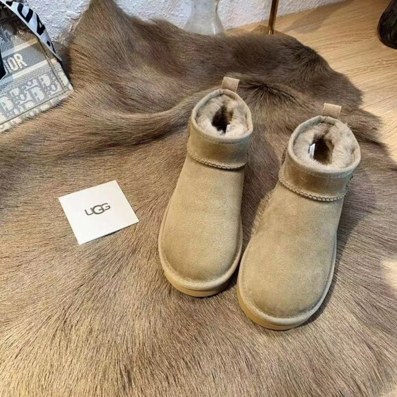 UGG CLASSIC ULTRA MINI ANTILOPE SHEARLING LINED BOOT - Picture 2 of 6